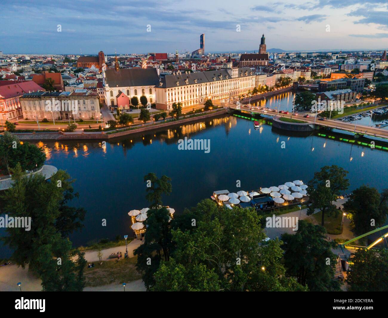 Vue aérienne de la belle Wroclaw située sur de nombreuses îles sur la rivière Odra, Pologne Banque D'Images