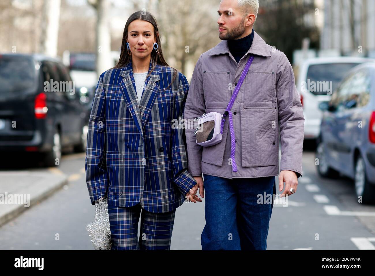 Street style, Alice Barbier et JS Roques (Jaimetoutcheztoi) arrivant au spectacle de Giambattista Valli automne-hiver 2018-2019 qui s'est tenu au Palais de Tokyo, à Paris, en France, le 5 mars 2018. Photo de Marie-Paola Bertrand-Hillion/ABACAPRESS.COM Banque D'Images