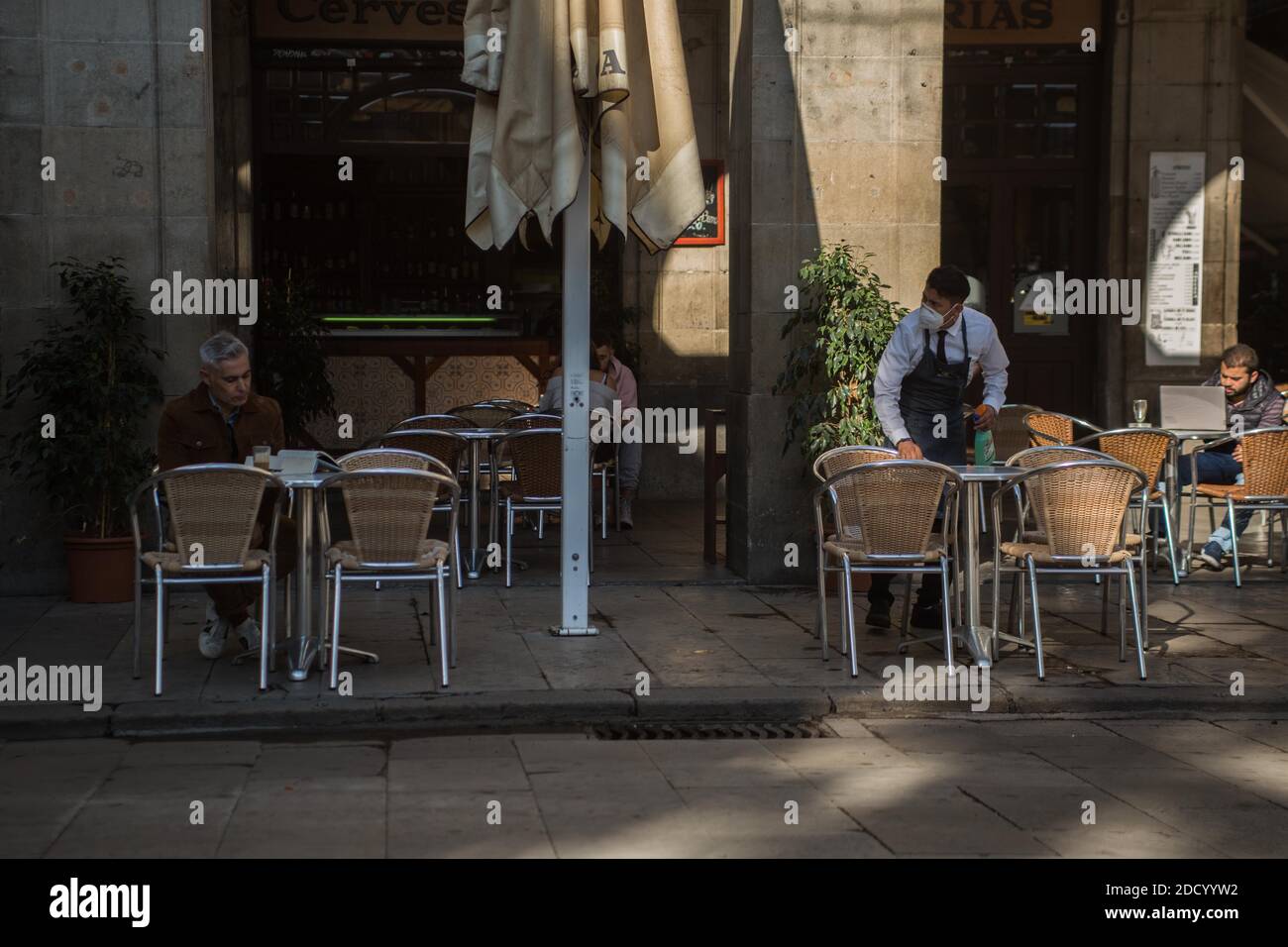 23 novembre 2020 : la Catalogne rouvre le lundi 23 novembre, les bars et restaurants sont fermés après plus d'un mois en raison des mesures de restriction du coronavirus. Credit: Thiago Prudencio/DAX/ZUMA Wire/Alay Live News Banque D'Images