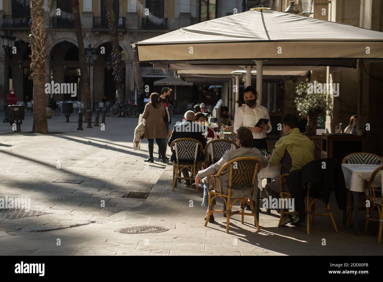 23 novembre 2020 : la Catalogne rouvre le lundi 23 novembre, les bars et restaurants sont fermés après plus d'un mois en raison des mesures de restriction du coronavirus. Credit: Thiago Prudencio/DAX/ZUMA Wire/Alay Live News Banque D'Images