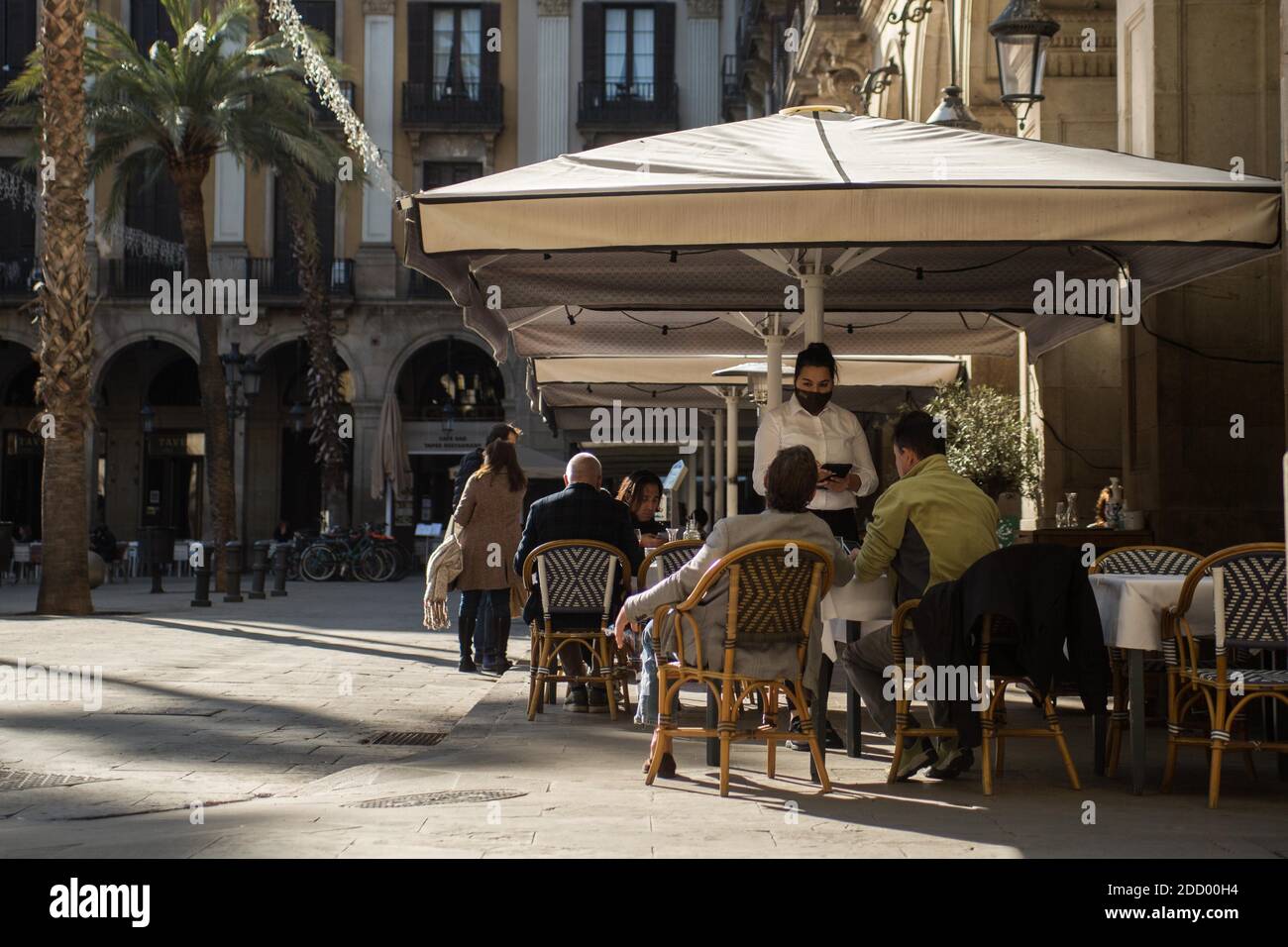 23 novembre 2020 : la Catalogne rouvre le lundi 23 novembre, les bars et restaurants sont fermés après plus d'un mois en raison des mesures de restriction du coronavirus. Credit: Thiago Prudencio/DAX/ZUMA Wire/Alay Live News Banque D'Images