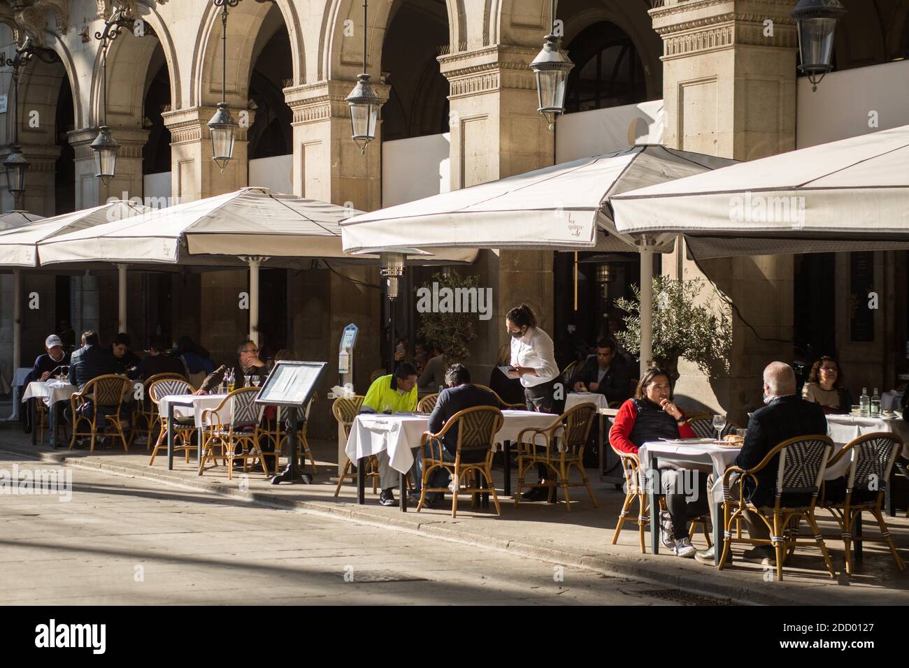 23 novembre 2020 : la Catalogne rouvre le lundi 23 novembre, les bars et restaurants sont fermés après plus d'un mois en raison des mesures de restriction du coronavirus. Credit: Thiago Prudencio/DAX/ZUMA Wire/Alay Live News Banque D'Images