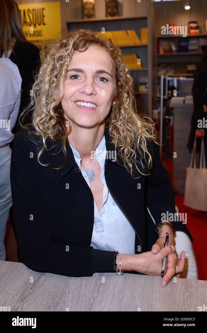 Delphine de Vigan participe à la Foire du Livre de Paris 2018 (salon du Livre 2018) au Parc des Expositions de Paris, France, le 17 mars 2018. Photo d'Aurore Marechal/ABACAPRESS.COM Banque D'Images