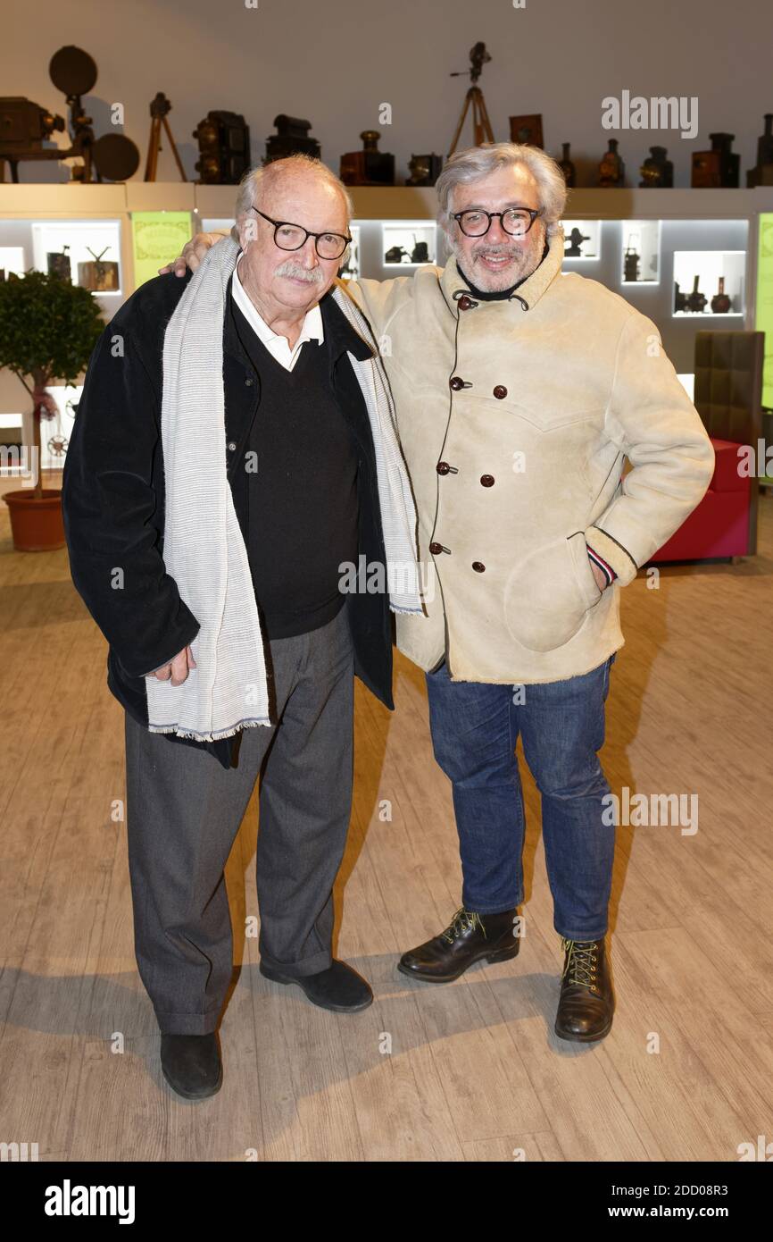 Le réalisateur français Jean Becker (à gauche) et son fils Louis Becker  assistent à la première du film le collier Rouge au cinéma Majestic  Compiegne, le 19 mars 2018 à Jaux, près