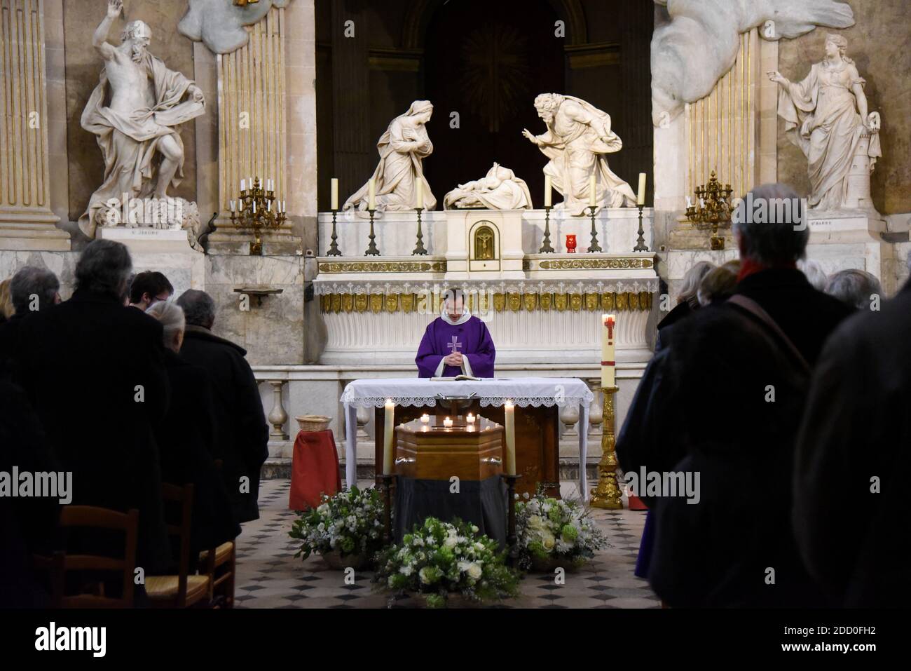 Le cercueil lors des funérailles de Geneviève Fontanel a eu lieu à l'église Saint-Roch de Paris, France, le 23 mars 2018. Photo d'Alain Apaydin/ABACAPRESS.COM Banque D'Images