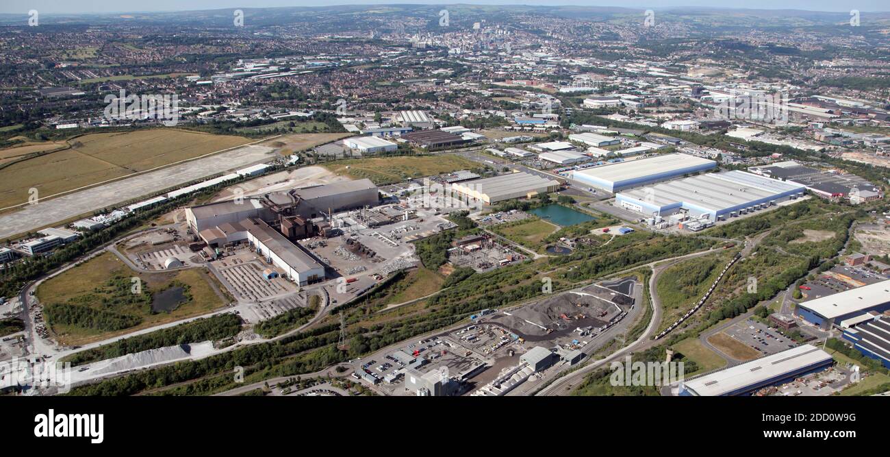 Vue aérienne à l'ouest de la ville de Sheffield depuis la zone industrielle de Tinsley, dans le Yorkshire du Sud Banque D'Images