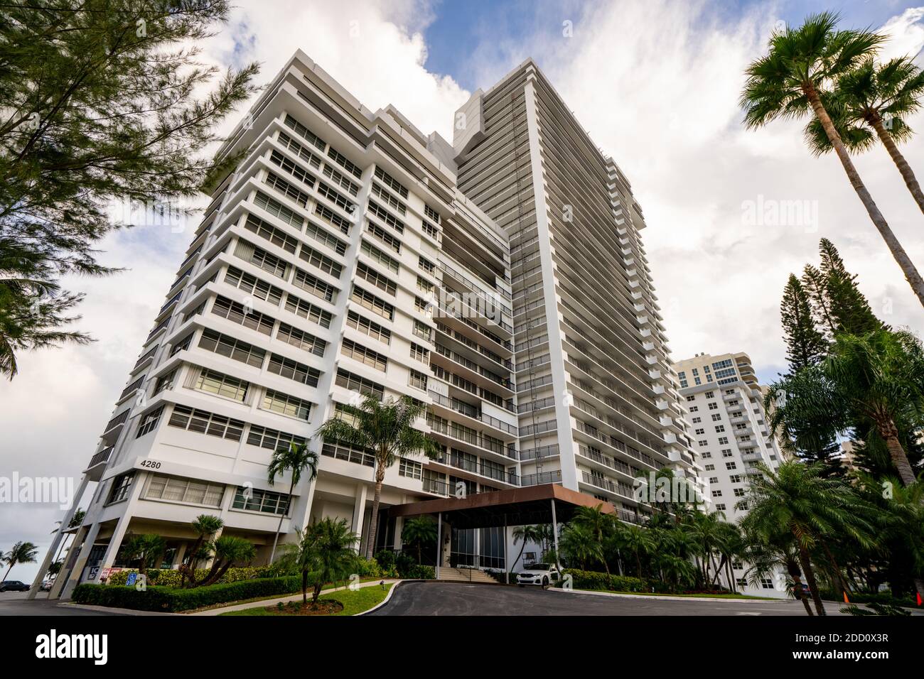 FORT LAUDERDALE, FL, États-Unis - 22 NOVEMBRE 2020 : Plaza South Condo Association Galt Ocean Mile Banque D'Images