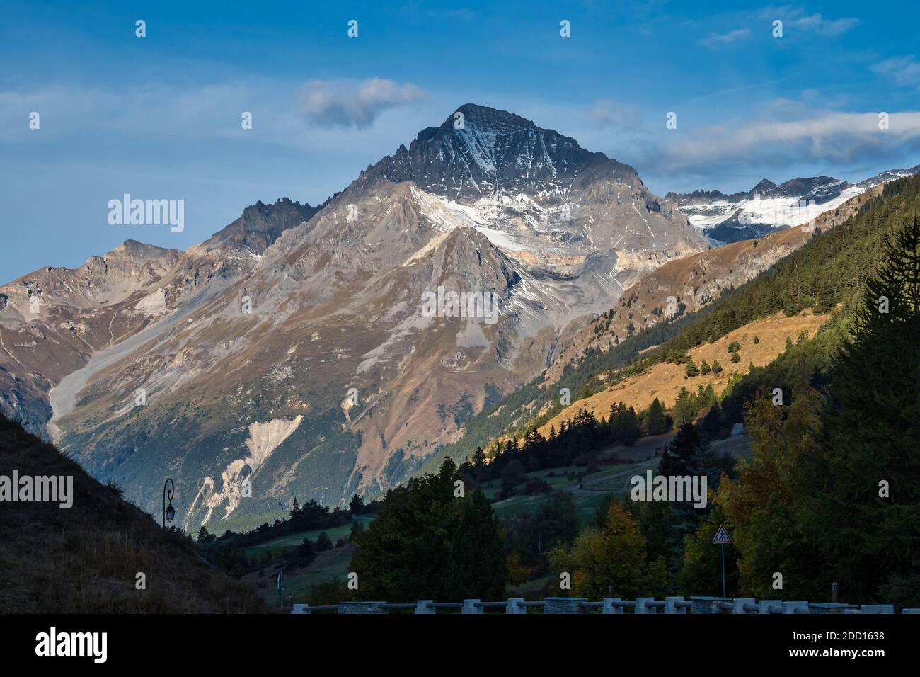 Paysage alpin des alpes françaises, Lanslevillard en Provence Alpes, France. Banque D'Images