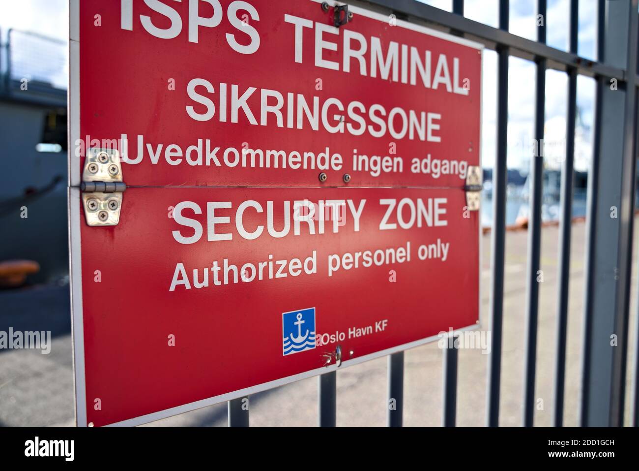 Isps Sign Authorized personnel only Banque de photographies et d’images à haute ...