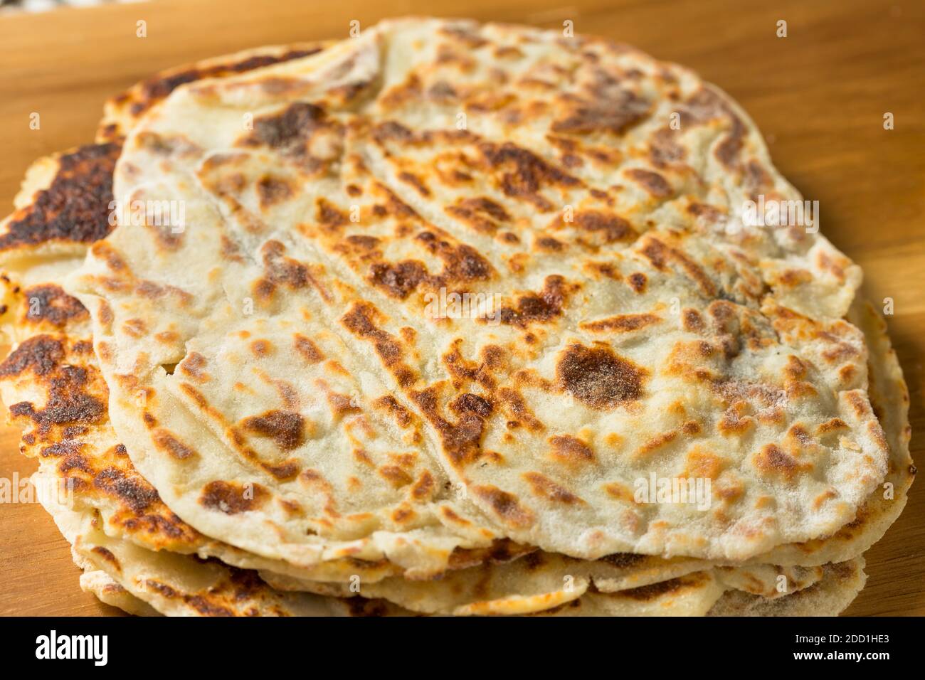 Pain à plat de pommes de terre de Norvège fait maison avec sucre et beurre Banque D'Images