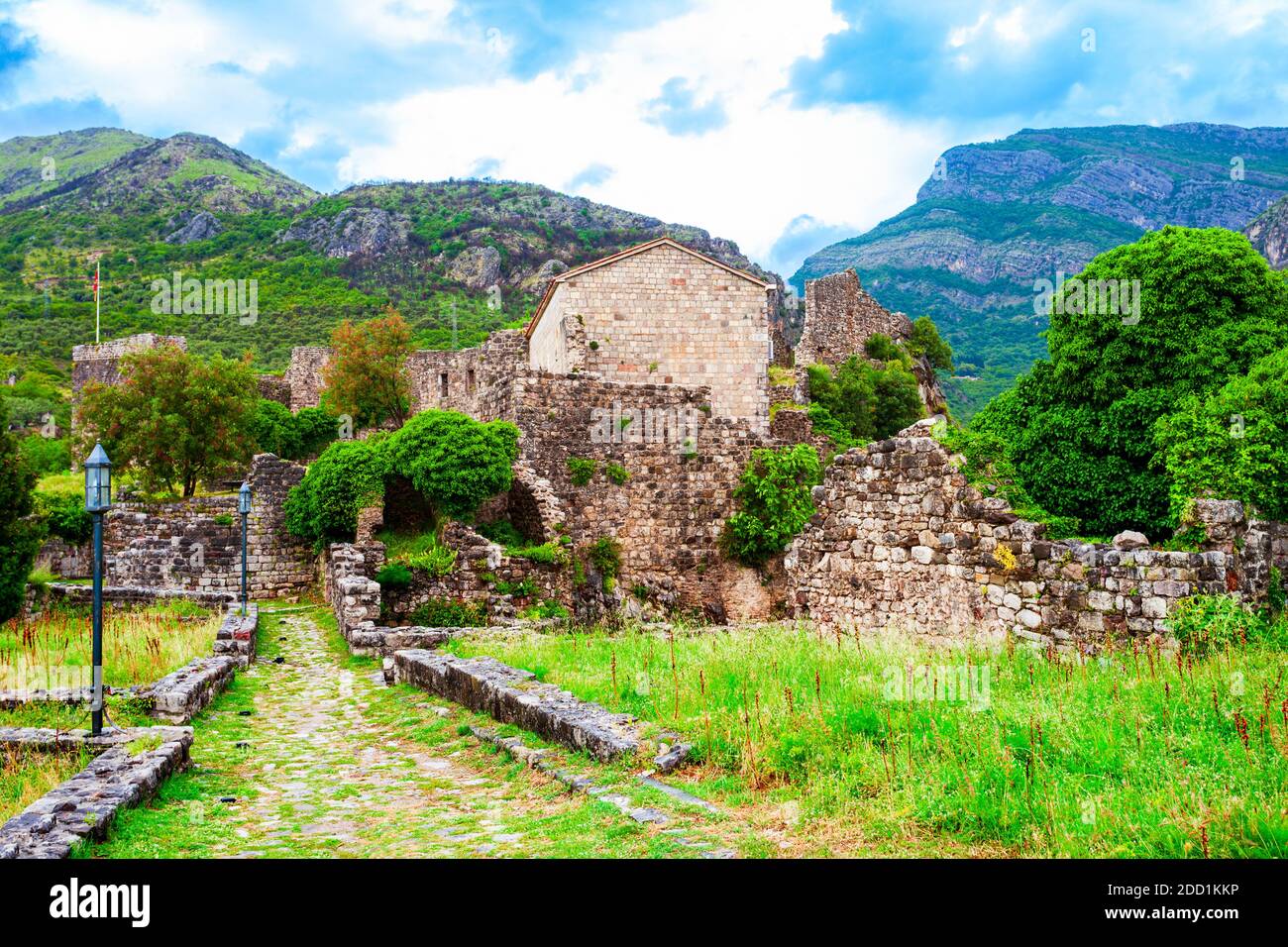 Ruines de la forteresse dans le Stari Grad Bar ou la vieille ville de Bar, une petite ville du Monténégro Banque D'Images