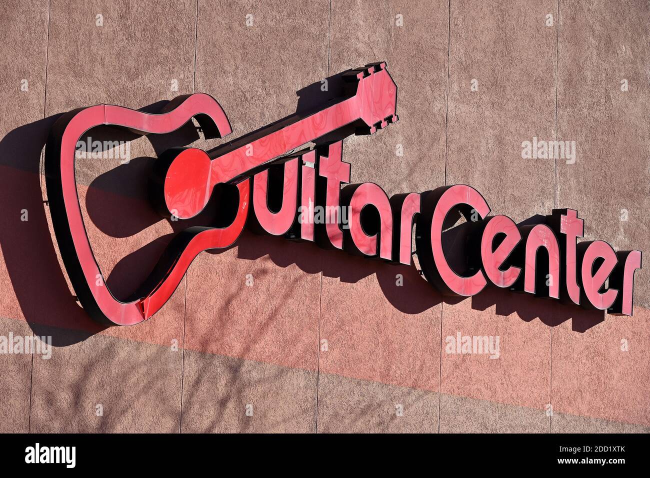 New York, États-Unis. 23 novembre 2020. La chaîne de détaillants de musique Guitar Centre a annoncé qu'elle dépose son dossier pour la faillite du chapitre 11 en raison de l'impact économique de la pandémie COVID-19, New York, NY, le 23 novembre 2020. Guitar Center compte 269 sites aux États-Unis, dont le siège social est situé à Westlake Village, en Californie. (Anthony Behar/Sipa USA) crédit: SIPA USA/Alay Live News Banque D'Images