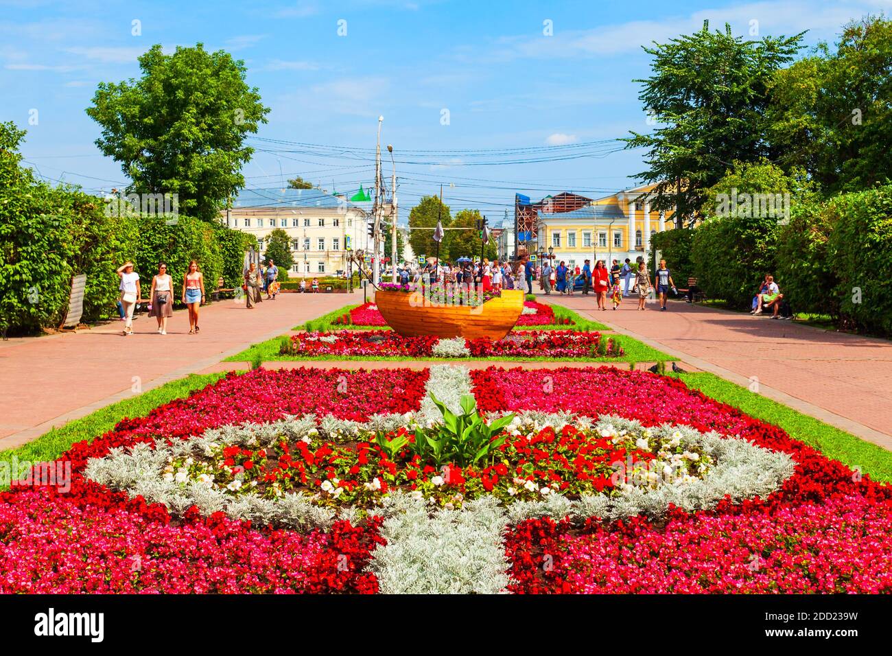 KOSTROMA, RUSSIE - 06 AOÛT 2020 : jardin de fleurs et parc dans la ville de Kostroma, anneau d'or de Russie Banque D'Images