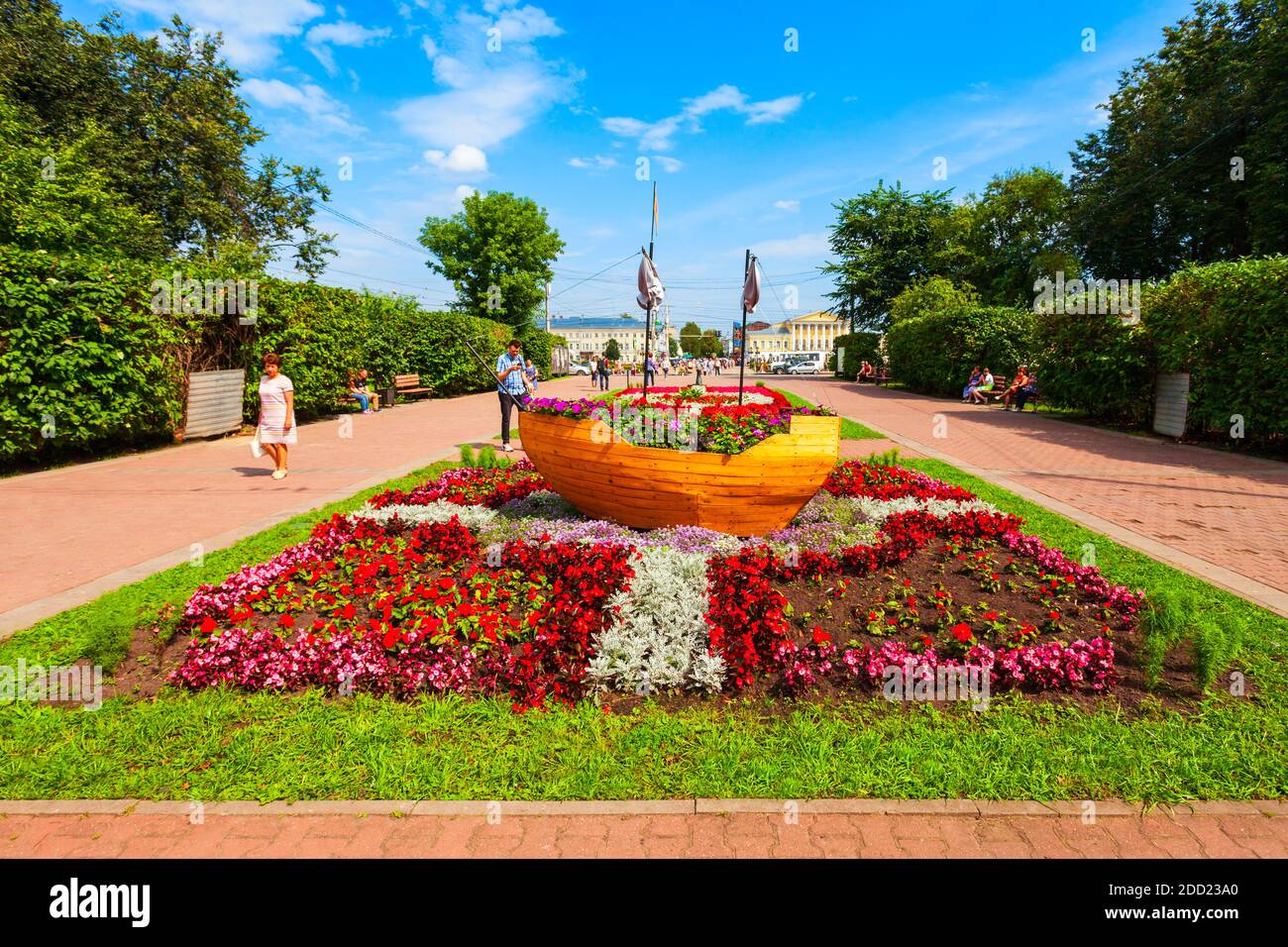 KOSTROMA, RUSSIE - 06 AOÛT 2020 : jardin de fleurs et parc dans la ville de Kostroma, anneau d'or de Russie Banque D'Images