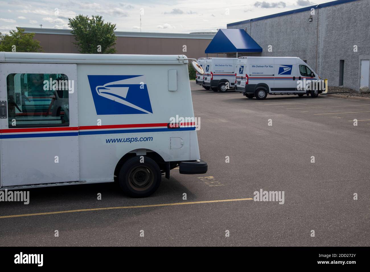 Roseville, Minnesota. Bureau de poste des États-Unis. Camions de livraison de courrier . Banque D'Images