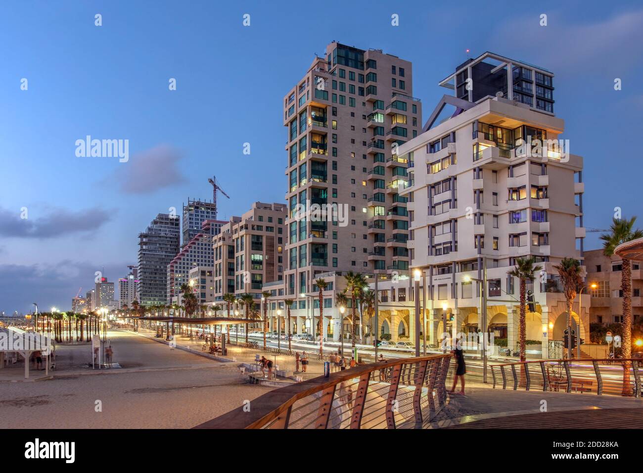 Scène nocturne de la Promenade de tel Aviv et du front de mer, Israël. Banque D'Images