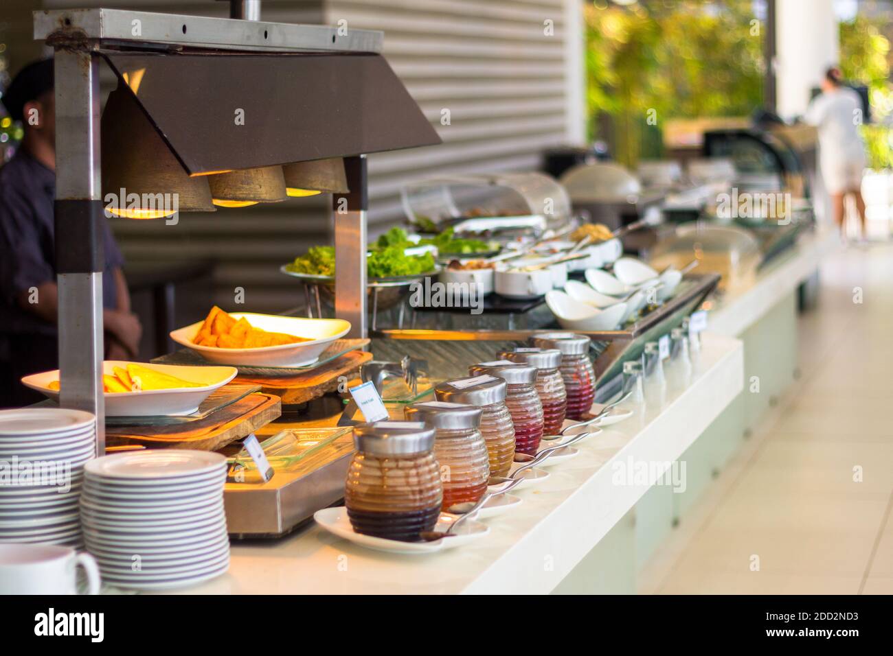 Un petit-déjeuner buffet est servi dans un hôtel de villégiature local à Boracay Island Philippines Banque D'Images