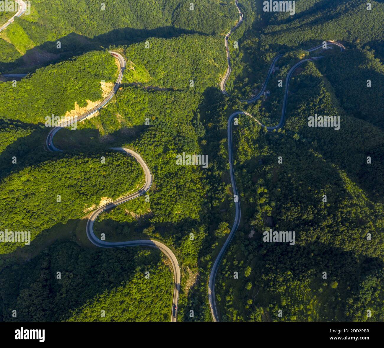 209 autoroute nationale en travers des montagnes occidentales Banque D'Images