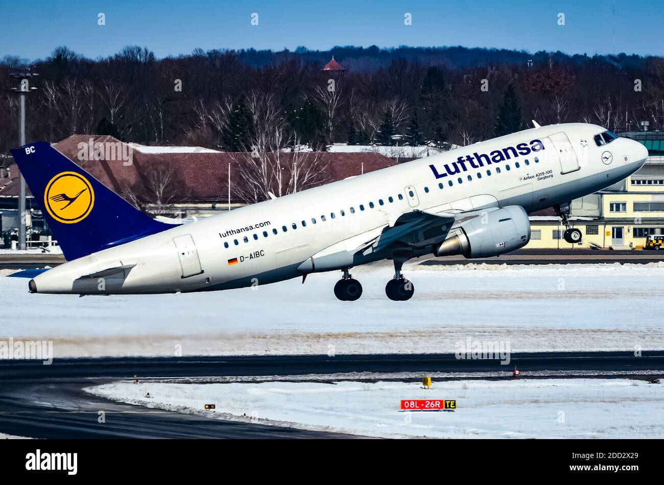 Lufthansa Airbus A320 à l'aéroport de Berlin Tegel Banque D'Images
