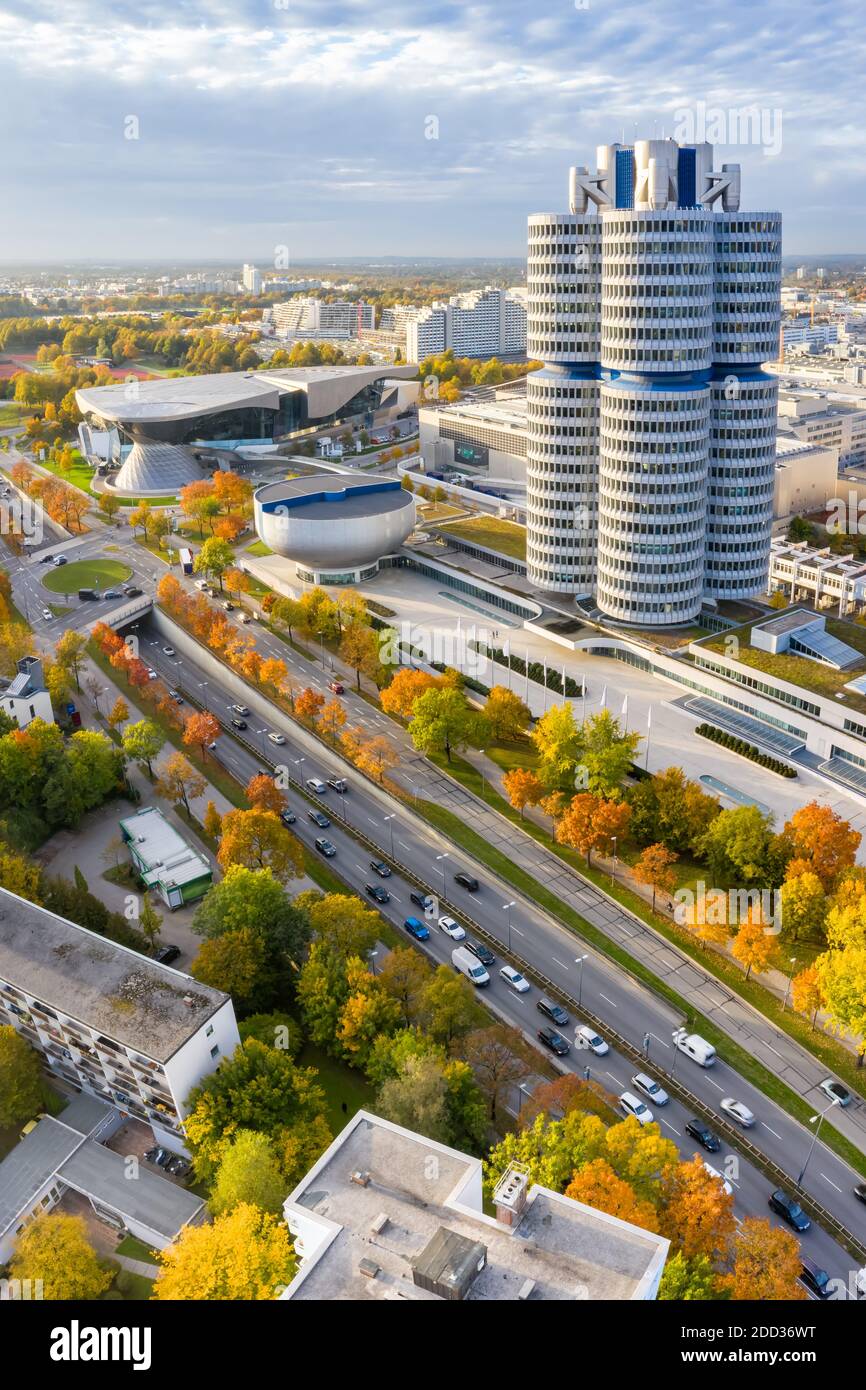 Munich München vue aérienne ville photo bâtiment architecture Voyage format portrait en Allemagne. Banque D'Images