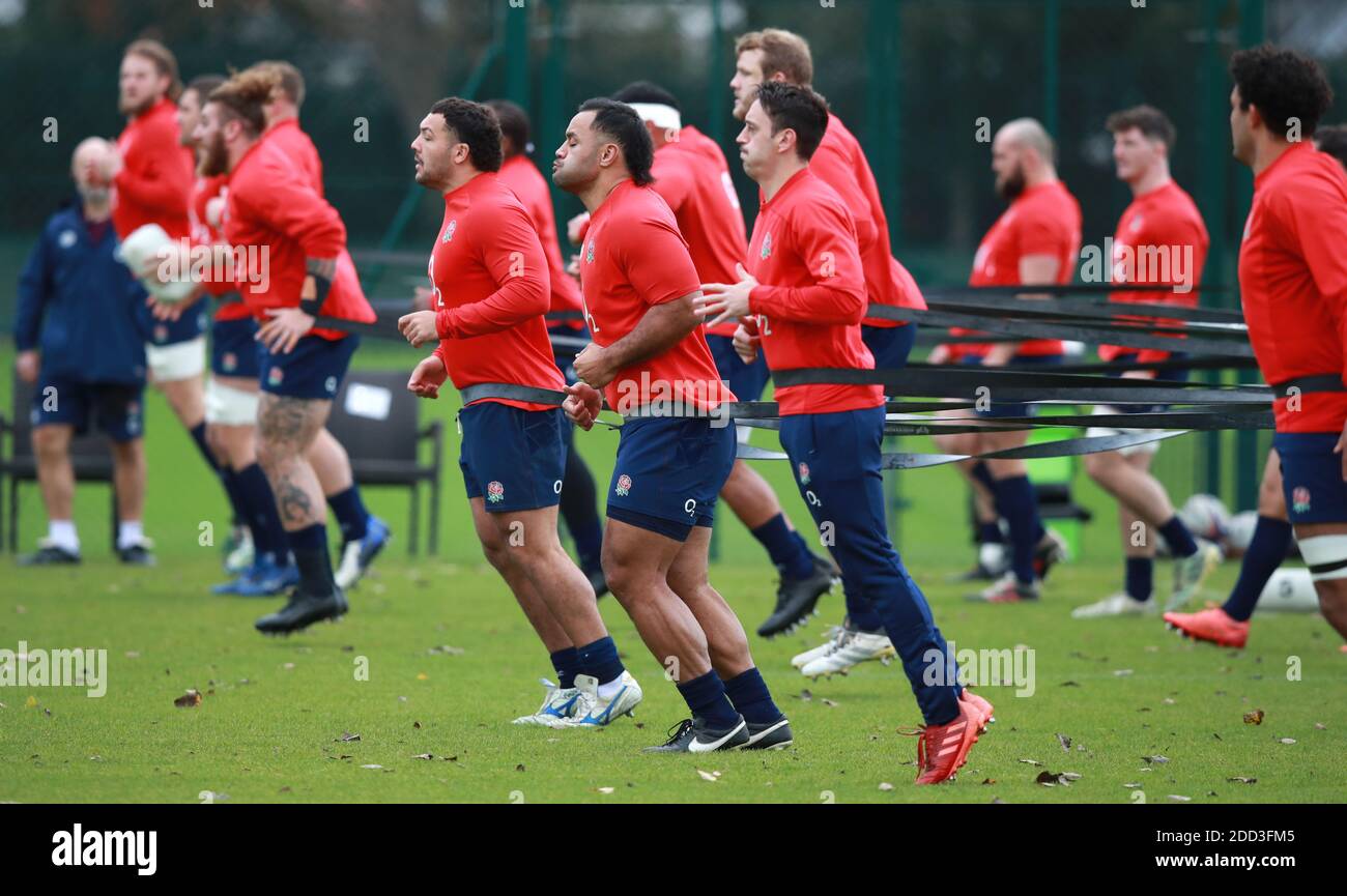 Ellis Genge (au centre à gauche), Billy Vunipola (au centre) et Alex Mitchell pendant la séance de formation à l'hôtel Lensbury, Londres. Banque D'Images