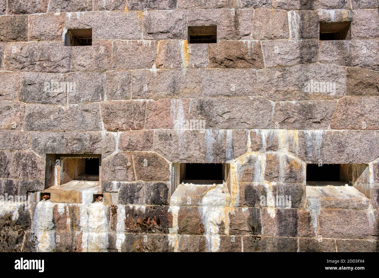 Mur fortifié avec l'embrasure dans le mur Banque D'Images