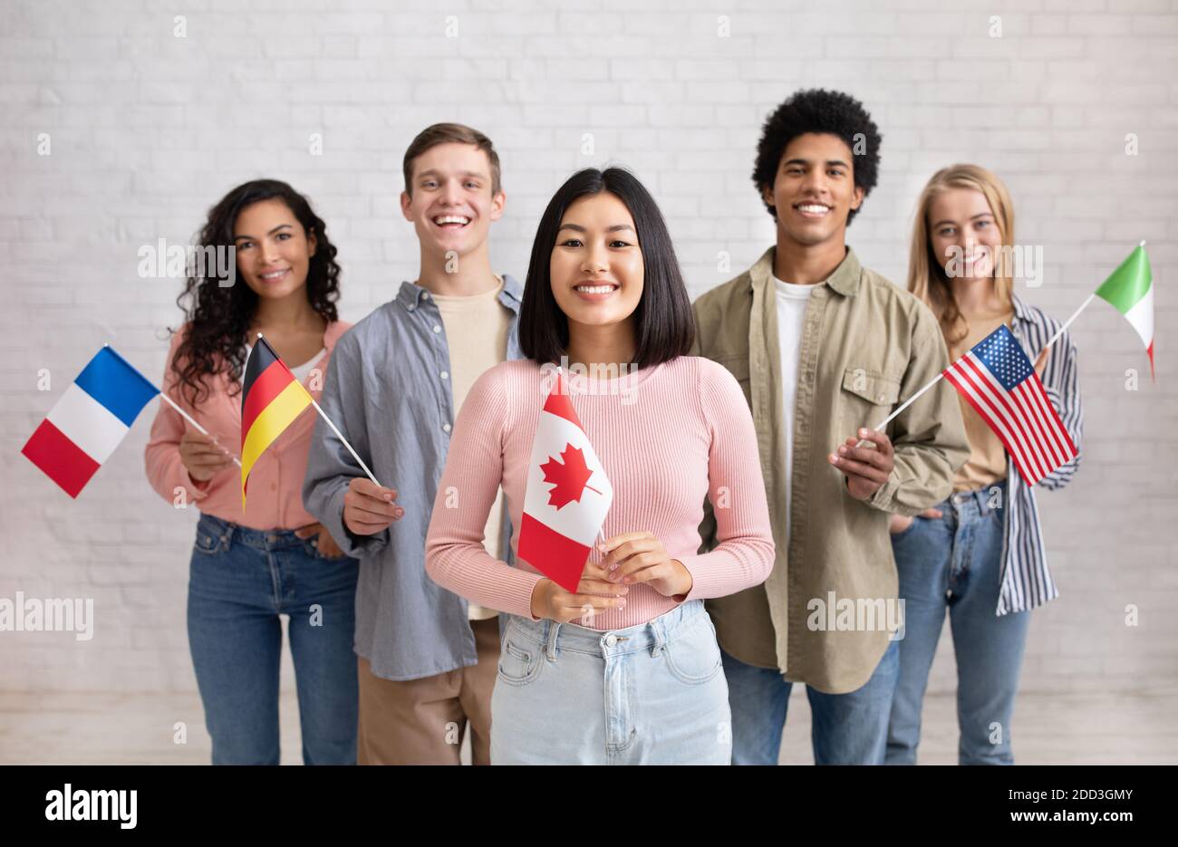 Les jeunes élèves de l'école de langue célèbrent les vacances Banque D'Images