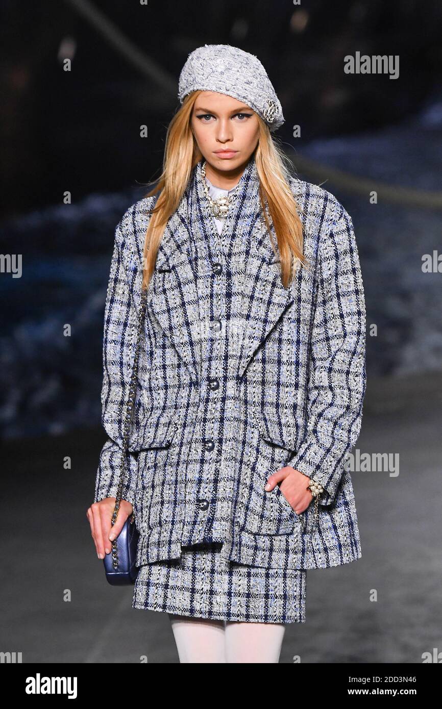 Stella Maxwell marche sur la piste pendant la Collection Chanel Cruise 2018/2019 au Grand Palais le 3 mai 2018 à Paris, France. Photo de Laurent Zabulon/ABACAPRESS.COM Banque D'Images