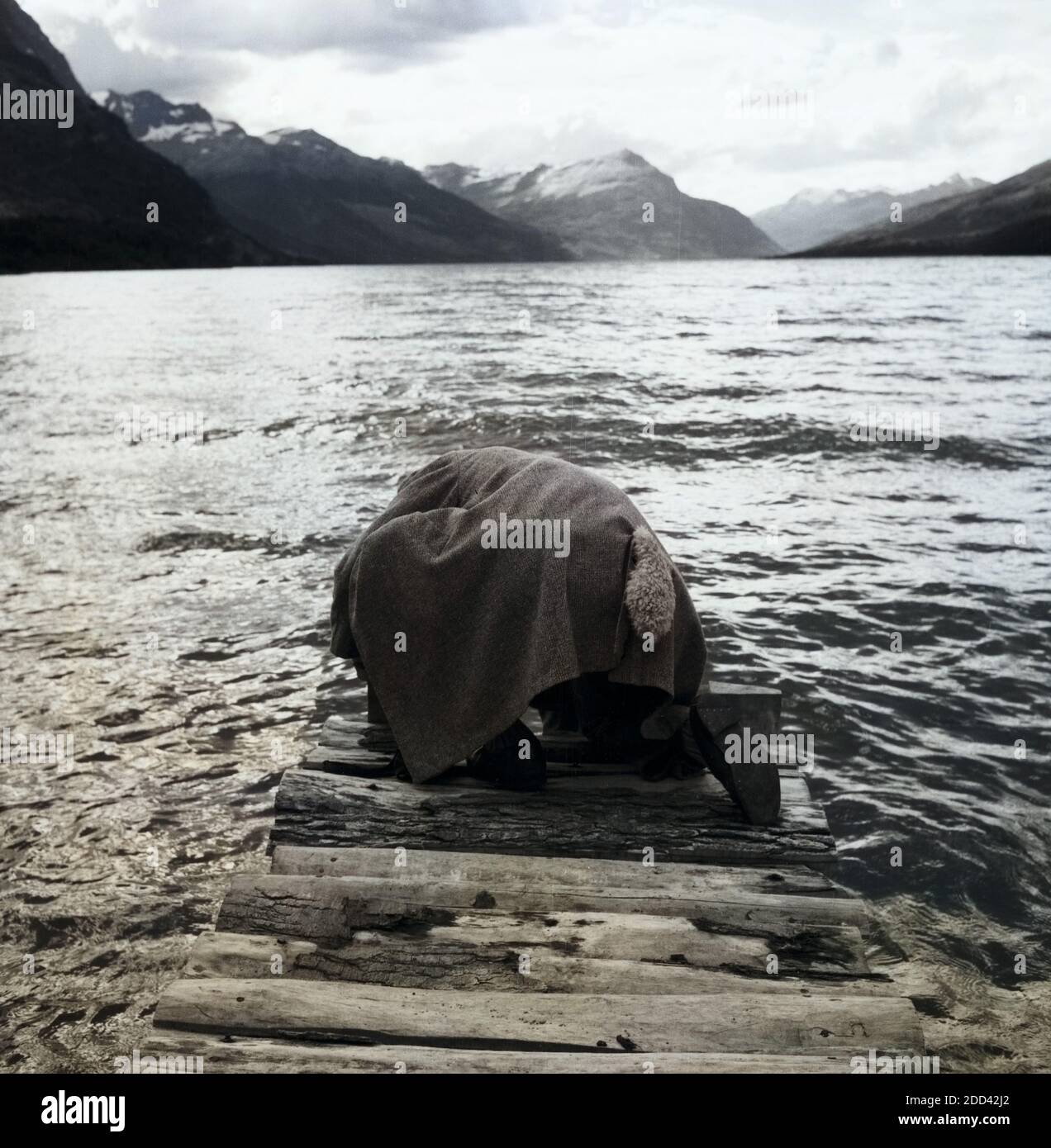 Am Ufer vom nahe der Kanal Beagle Ushuaia en Argentine, 1960 er Jahre. Au bord du canal de Beagle, près de la ville d'Ushuaia en Argentine, 1960. Banque D'Images