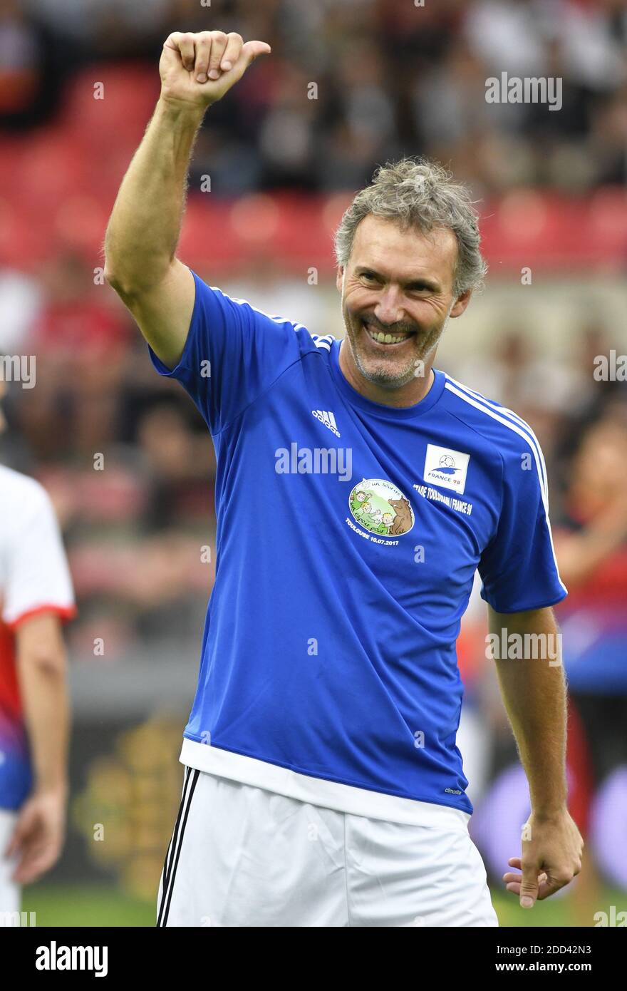 Photo du dossier - Laurent blanc lors du match France 98 V Stade Toulousain au stade Ernest Wallon à Toulouse, France, le 10 juillet 2017. Chelsea aurait traquer Laurent blanc comme « premier candidat » pour remplacer Antonio Conte à la barre du club. Blanc, qui n'a pas réussi depuis son départ de Paris Saint-Germain en 2016, est récemment devenu un candidat de premier plan. Photo de Pascal Rondeau/ABACAPRESS.COM Banque D'Images
