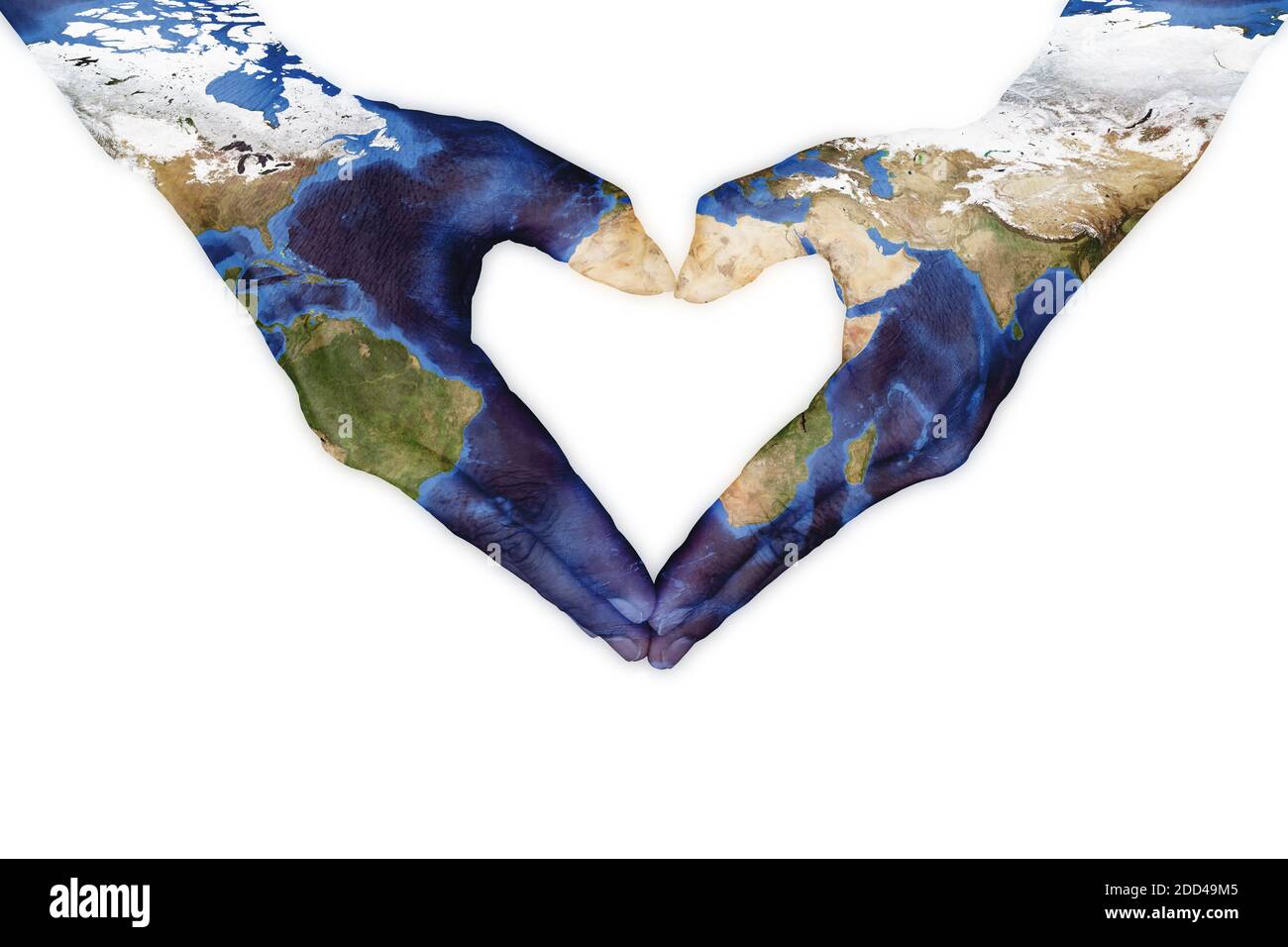 Concept du jour de la Terre. Main de forme coeur avec motif une carte du monde sur fond blanc. Éléments de cette image fournis par la NASA Banque D'Images