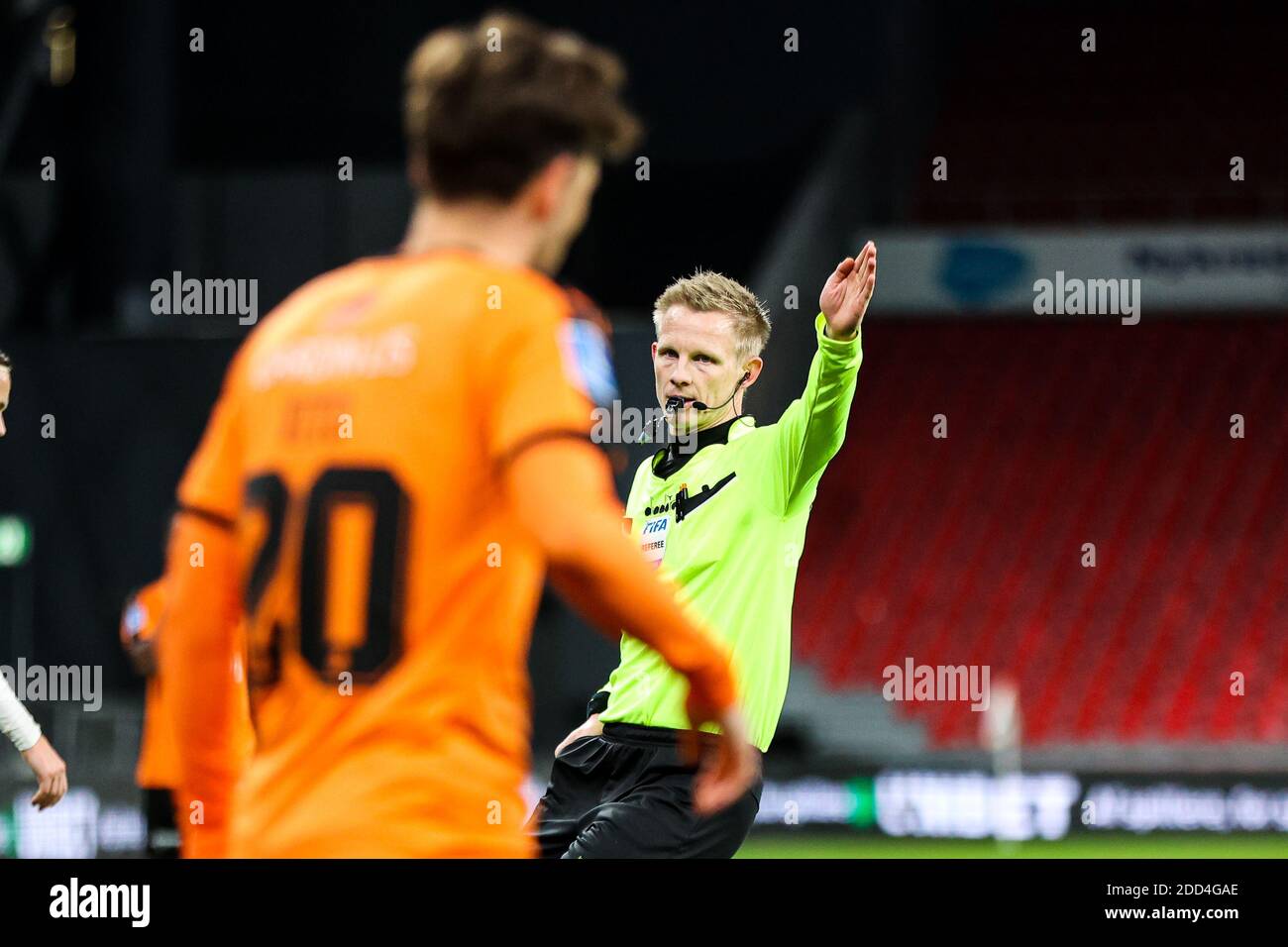 Fodbolddommer Jørgen Daugbjerg Burchardt Set i 3F Superliga-kampen mellem FC København og Randers FC i Parken d. 23.11.2020. Credit: Gonzales photo/Alamy Live News Banque D'Images