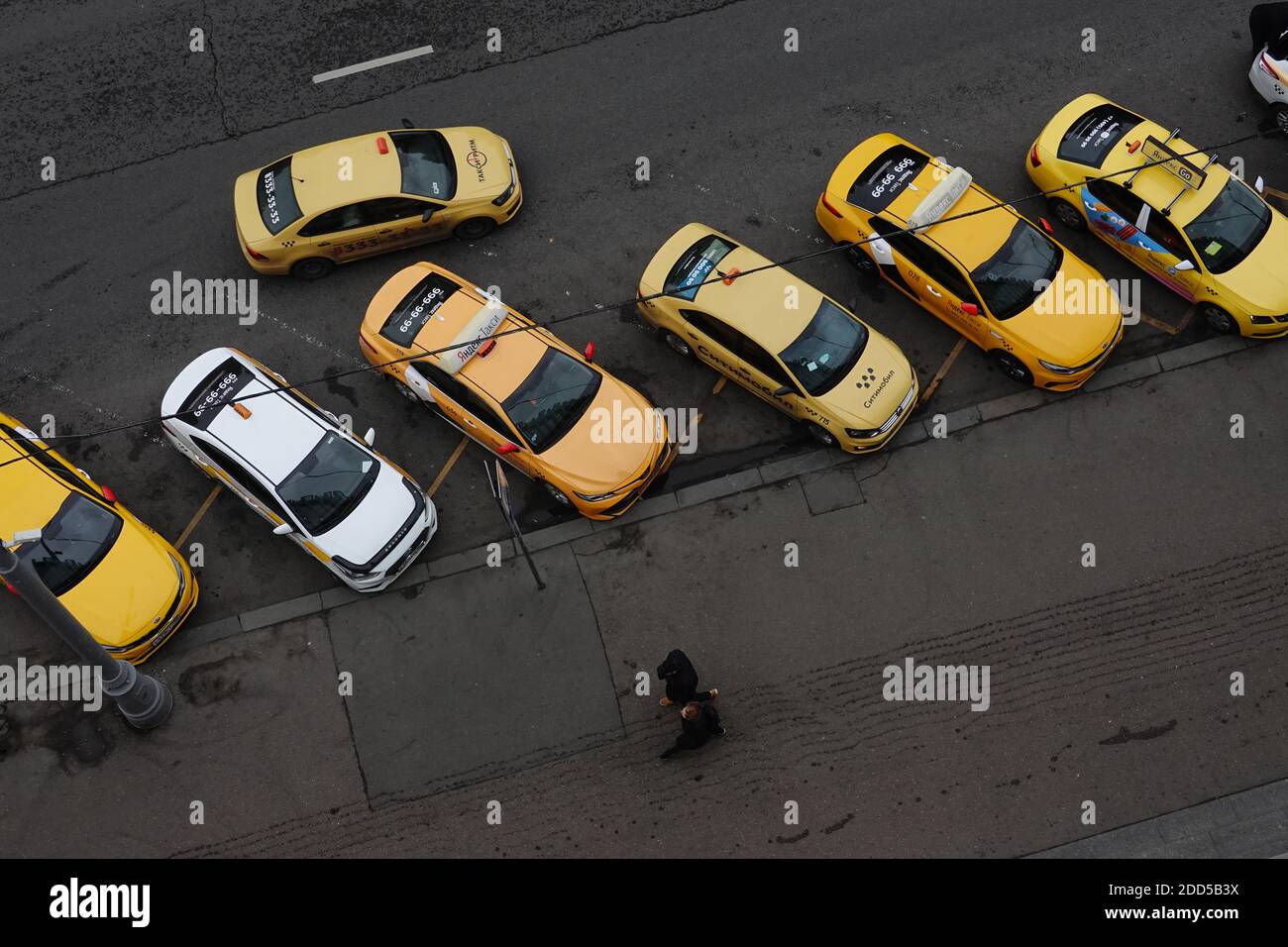 Place de parking de taxi, Moscou Russie Banque D'Images