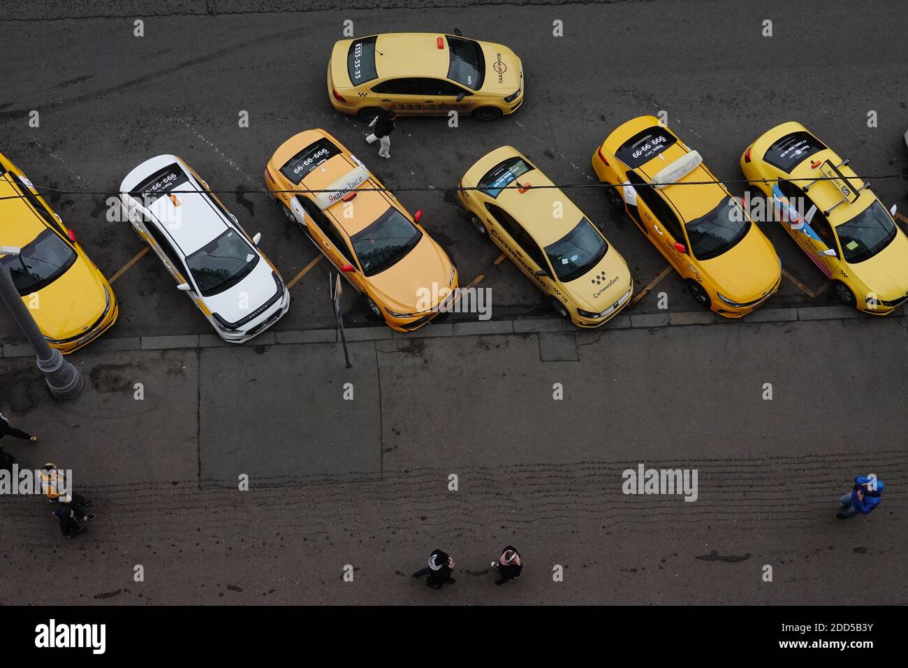 Place de parking de taxi, Moscou Russie Banque D'Images
