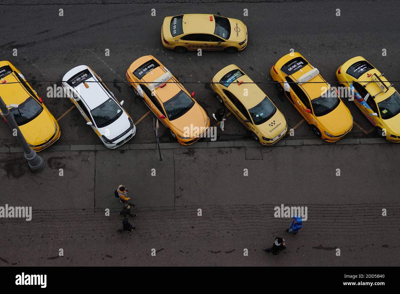 Place de parking de taxi, Moscou Russie Banque D'Images