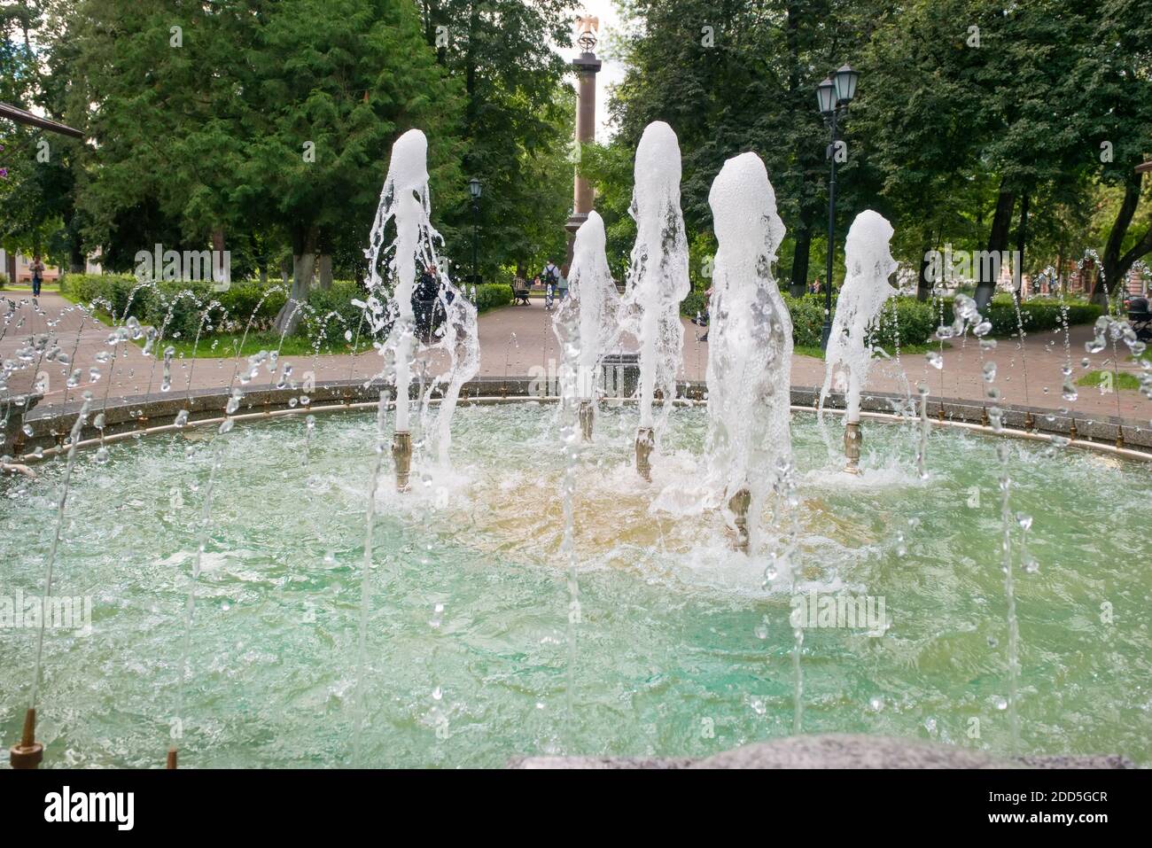 Fontaine dans le parc de la ville Banque D'Images
