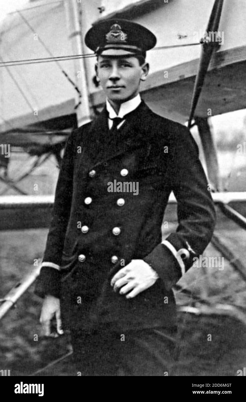 REGINALD WARNEFORD VC (1891-1915) Officier du Service de la Force aérienne navale royale avec Un appareil Maurice Farman Shorthorn au début de 1915 Banque D'Images