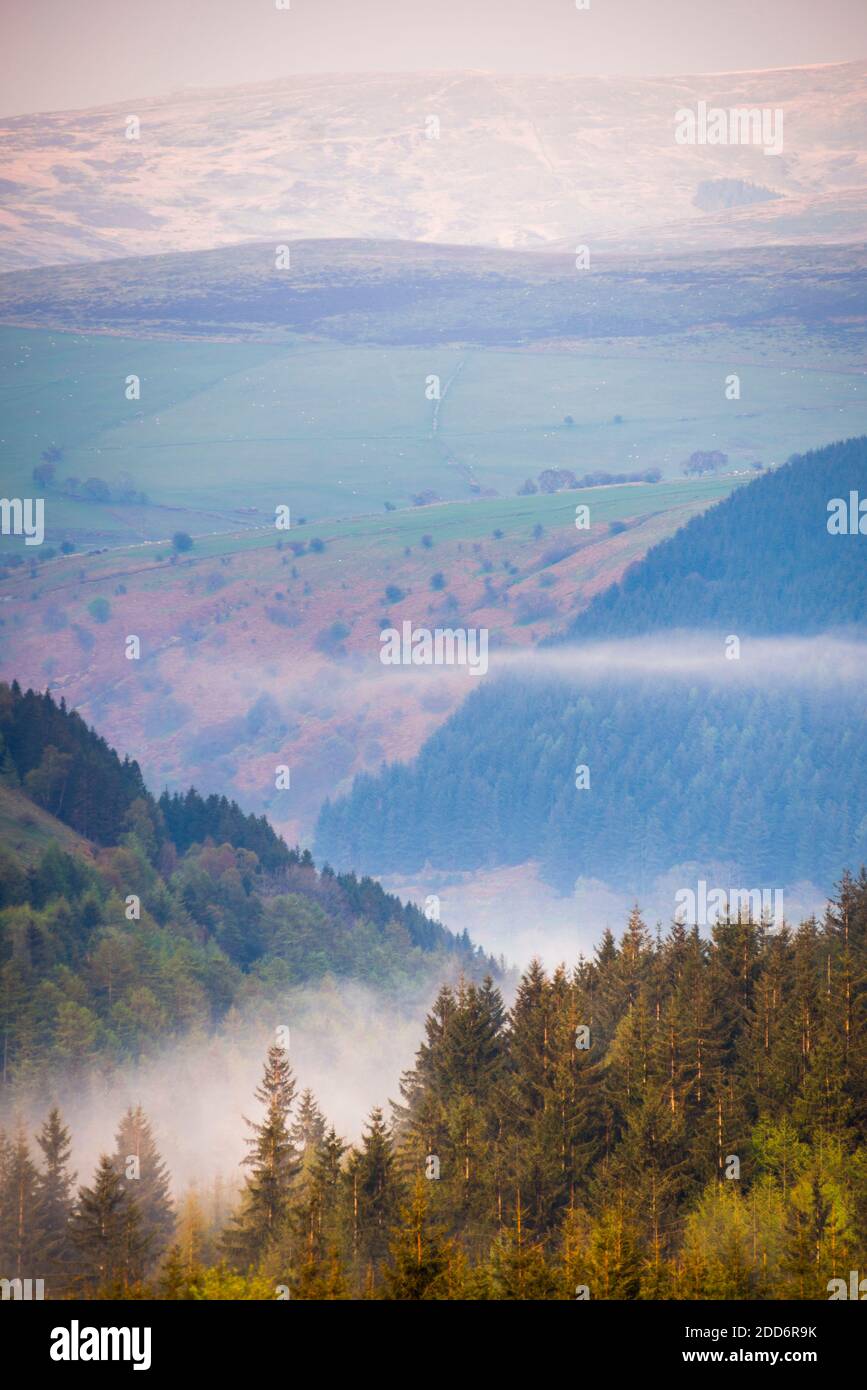 Paysage brumeux dans le parc national de Snowdonia, au nord du pays de Galles Banque D'Images