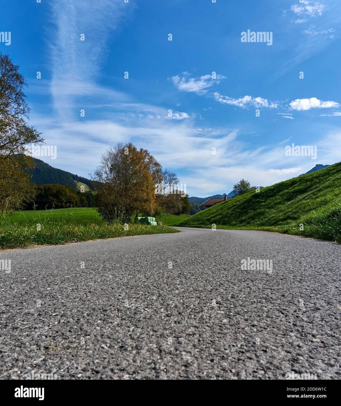 Route de montagne à Miesbach, Bavière Banque D'Images