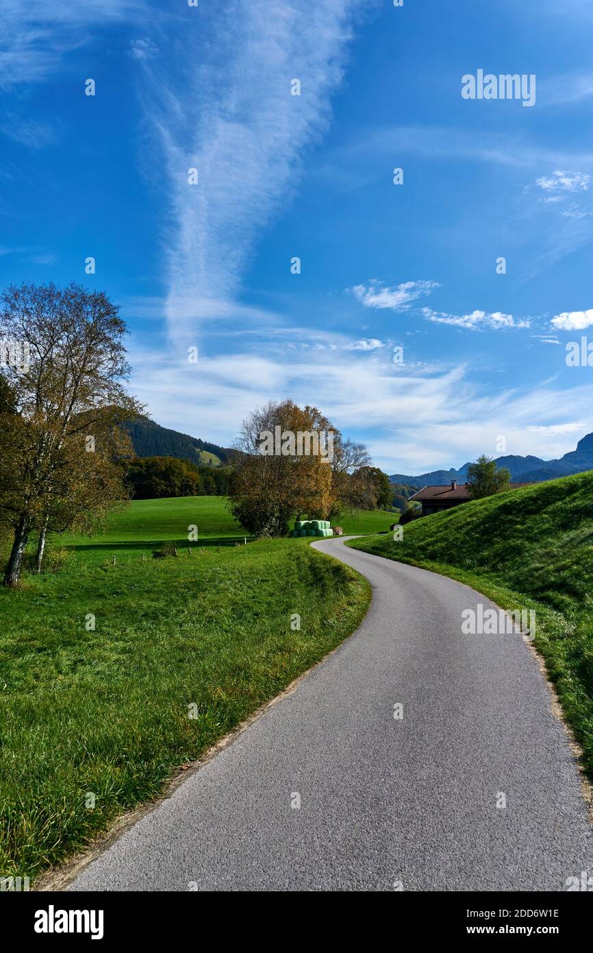 Route de montagne à Miesbach, Bavière Banque D'Images