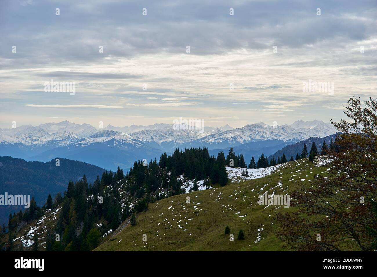 Alpes centrales vues de loin Banque D'Images