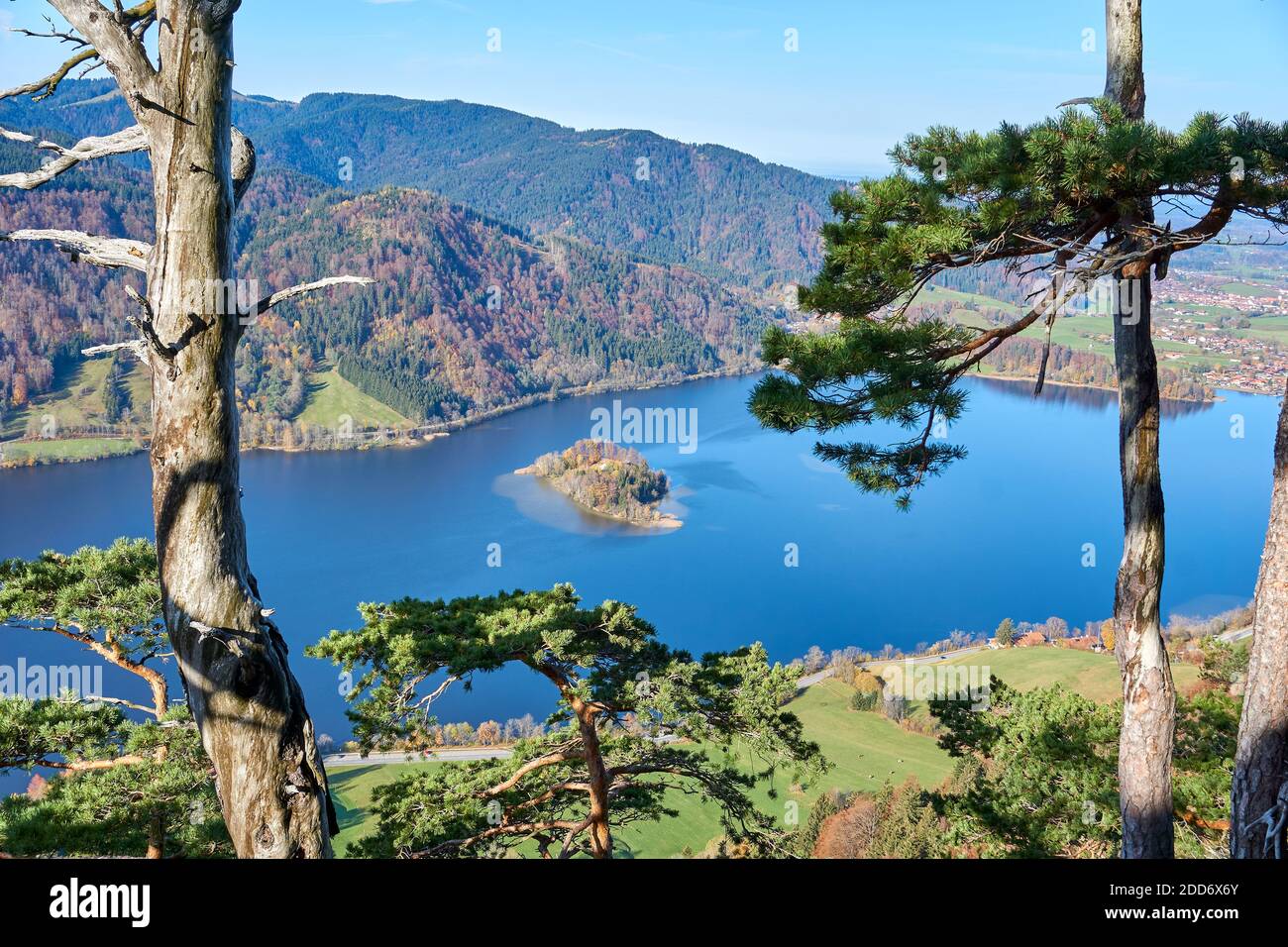 Schliersee avec son île d'en haut Banque D'Images