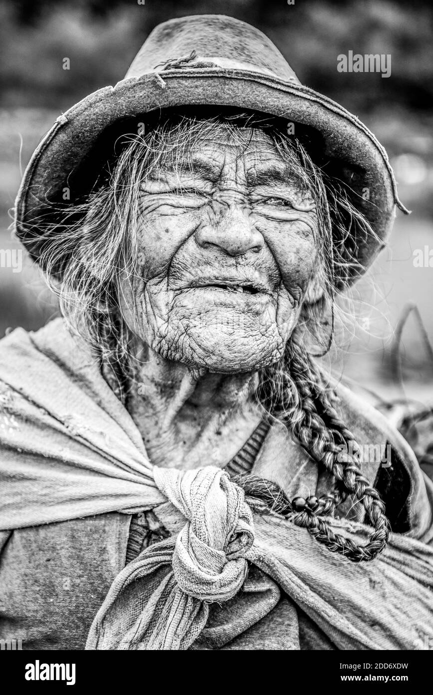 Portrait d'une vieille femme péruvienne, région de Cusco, Pérou, Amérique du Sud Banque D'Images