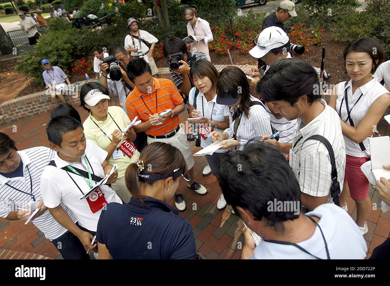 PAS DE FILM, PAS DE VIDÉO, PAS de TV, PAS DE DOCUMENTAIRE - Ji-Yai Shin parle aux membres des médias asiatiques lors de l'Open de pratique des États-Unis à Southern Pines, NC, USA le 27 juin 2007. Photo de Jason Arthurs/Raleigh News & amp; observer/MCT/ABACAPRESS.COM Banque D'Images