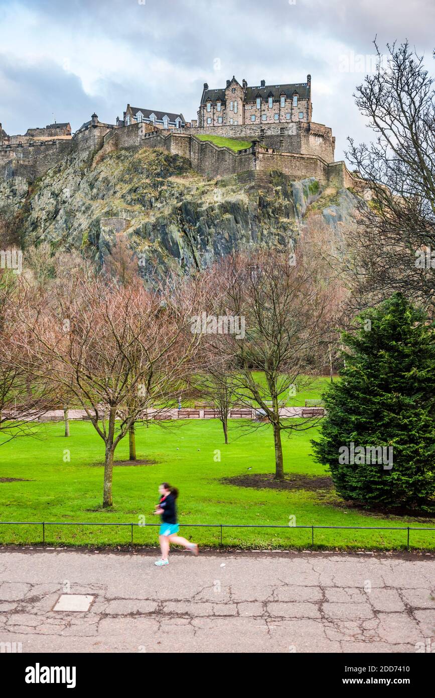 Château d'Édimbourg vu de Princes Street Gardens, Écosse, Royaume-Uni, Europe Banque D'Images