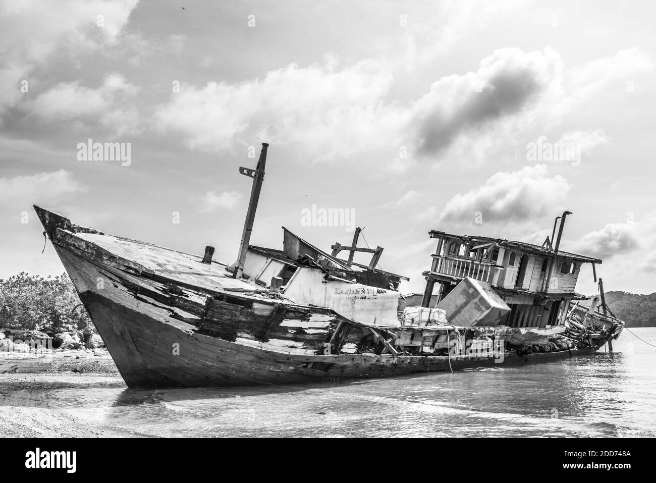 Bateau de pêche sur épave, île Pulau Weh, province d'Aceh, Sumatra, Indonésie, Asie Banque D'Images