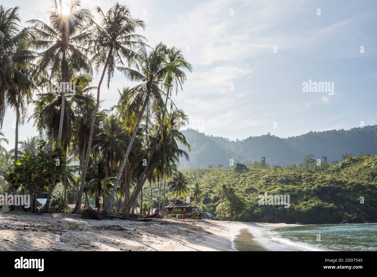Plage au lever du soleil, Sungai Pinang, près de Padang dans l'ouest de Sumatra, Indonésie, Asie, arrière-plan avec espace de copie Banque D'Images