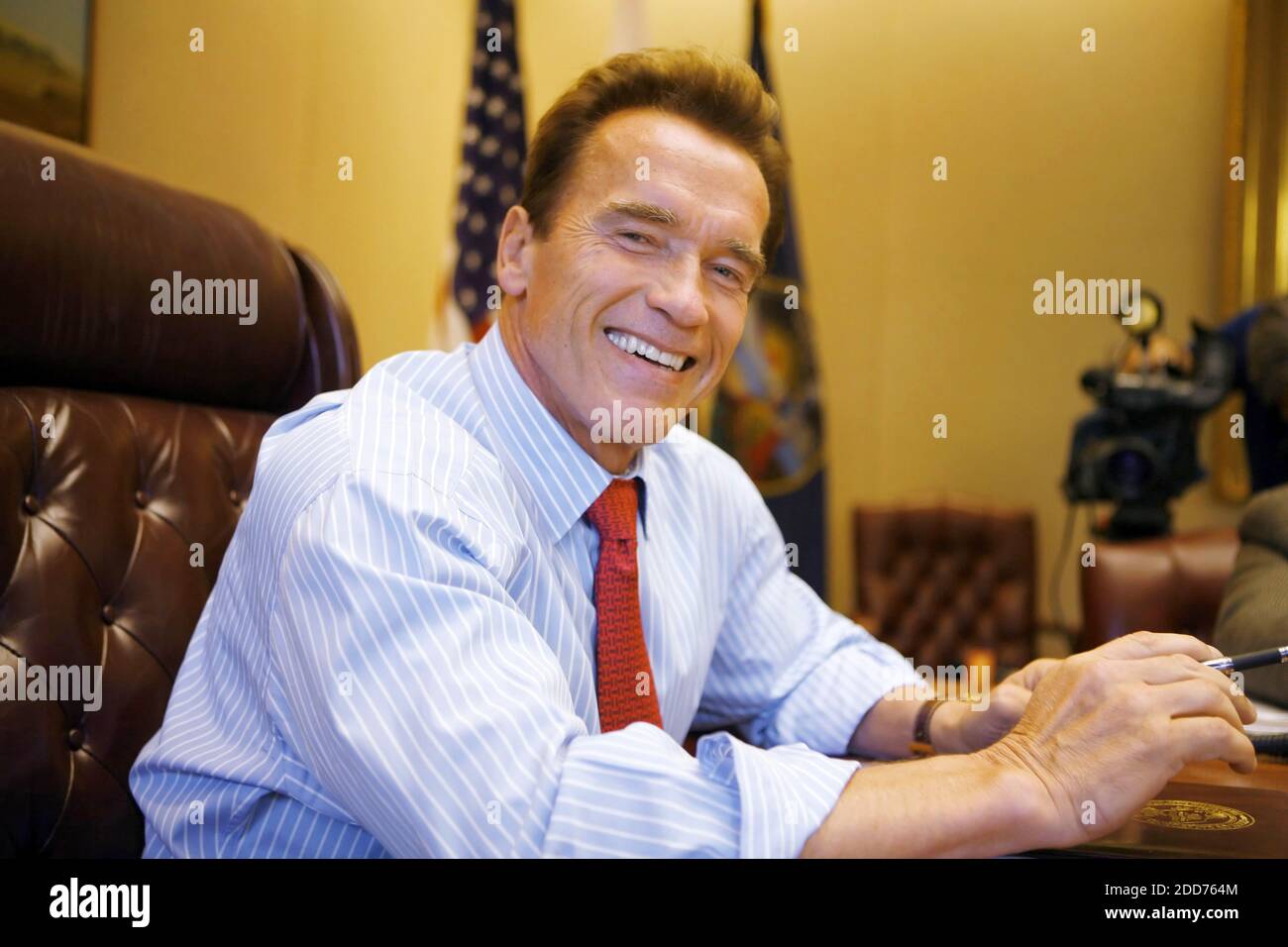 PAS DE FILM, PAS DE VIDÉO, PAS DE TV, PAS DE DOCUMENTAIRE - CALIFORNIA GOV. Arnold Schwarzenegger signe 45 nouveaux projets de loi dans la salle du Cabinet Ronald Reagan, à Sacramento, CA, États-Unis, le 8 octobre 2007. Photo de Brian Baer/Sacramento Bee/MCT/ABACAPRESS.COM Banque D'Images