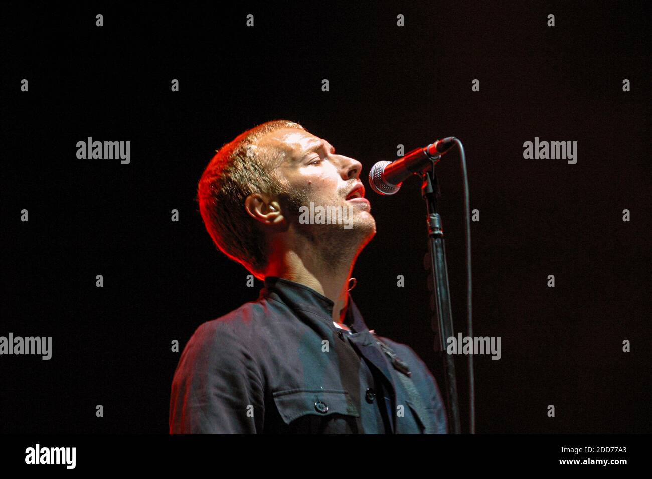 Chris Martin est le chanteur principal de Coldplay au festival V2003 Virgin Festival, Hylands Park, Chelmsford, Essex, Angleterre. Banque D'Images