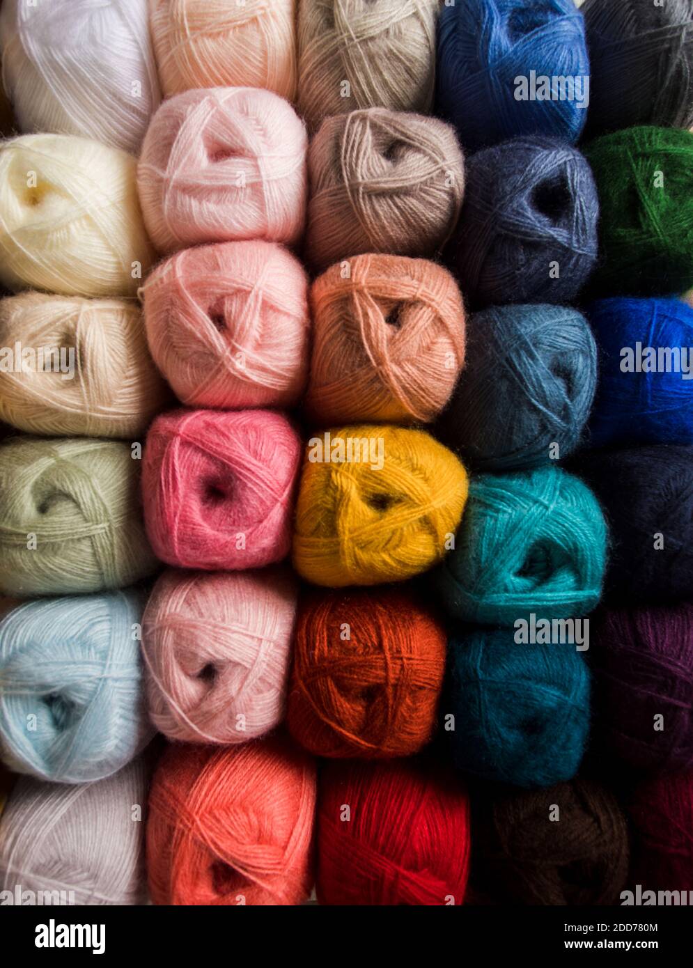 Palette de couleurs du spectre des balles de laine Photo Stock - Alamy